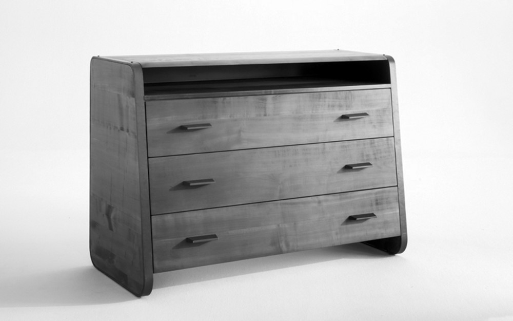 Runner chest of drawers