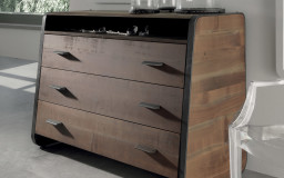 Runner chest of drawers